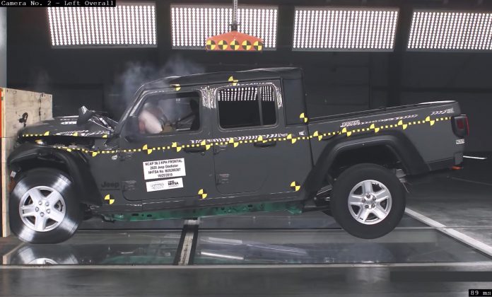 2020-Jeep-Gladiator-test-ancap