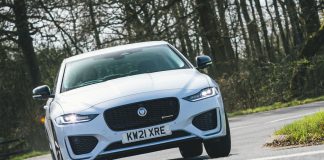 Jaguar XE P250 R-Dynamic