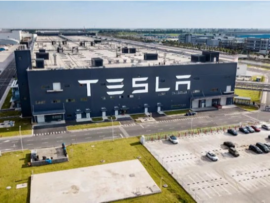 Tesla Çin fabrikası