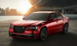2023 Chrysler 300C önden görünüm