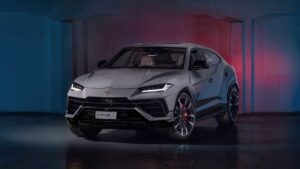 2023 Lamborghini Urus S önden görünüm