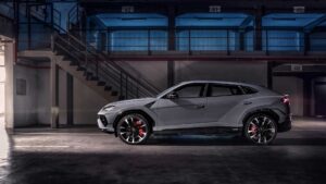 2023 Lamborghini Urus S yandan görünüm