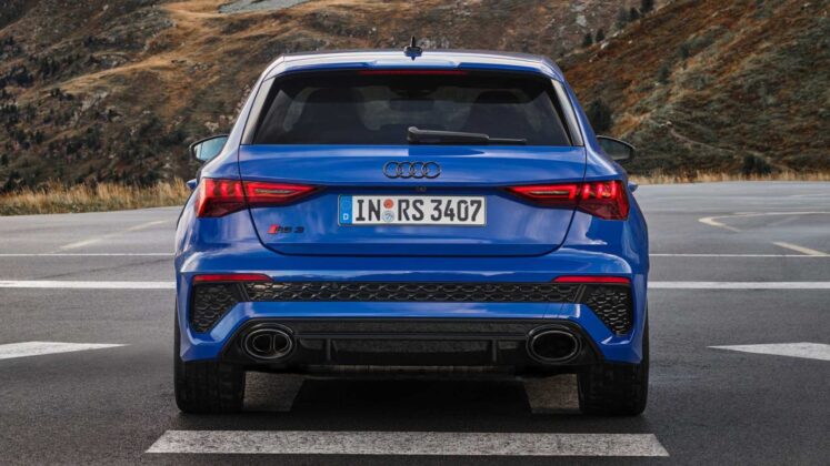 Audi RS3 Performance Edition arkadan g&ouml;r&uuml;n&uuml;m