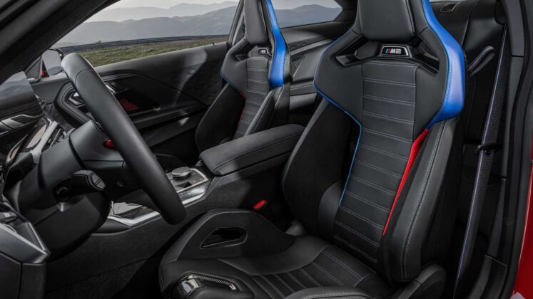 2023 BMW M2 i&ccedil; kabin