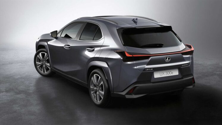 Yeni Lexus UX 300e koyu renk arkadan g&ouml;r&uuml;n&uuml;m
