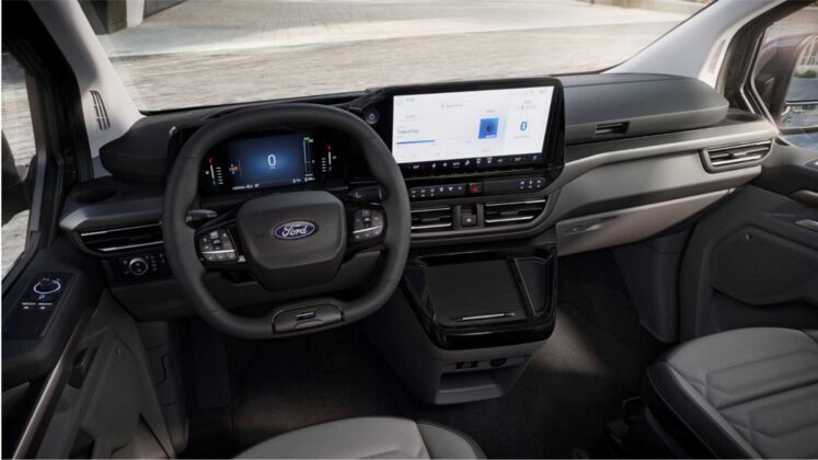 Ford E-Tourneo Custom şof&ouml;r kabini