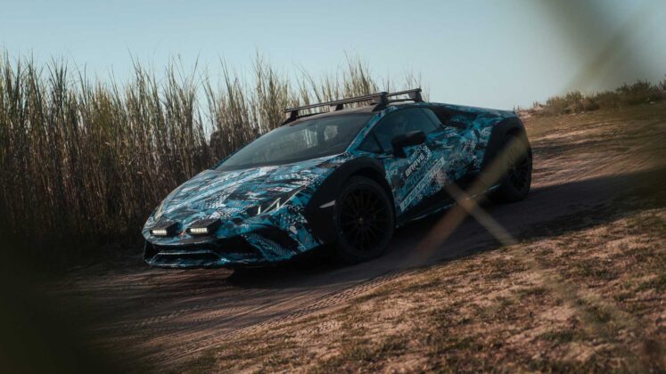 Huracan Sterrato yandan g&ouml;r&uuml;n&uuml;m