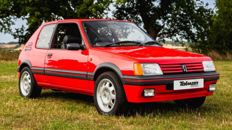 Modifiyeli Peugeot 205 GTI , kırmızı renk &ouml;nden g&ouml;r&uuml;n&uuml;m