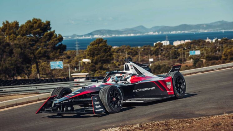 Porsche 99X Gen3 Formula E aracı yandan g&ouml;r&uuml;n&uuml;m