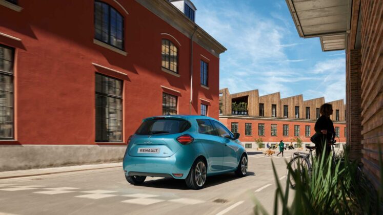 Renault Zoe mavi renk arkadan g&ouml;r&uuml;n&uuml;m