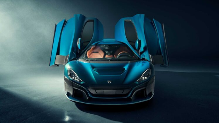 Rimac Nevera &ouml;nden g&ouml;r&uuml;n&uuml;m