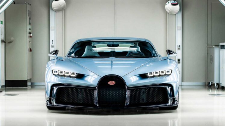 Bugatti Chiron Profilee &ouml;nden g&ouml;r&uuml;n&uuml;m