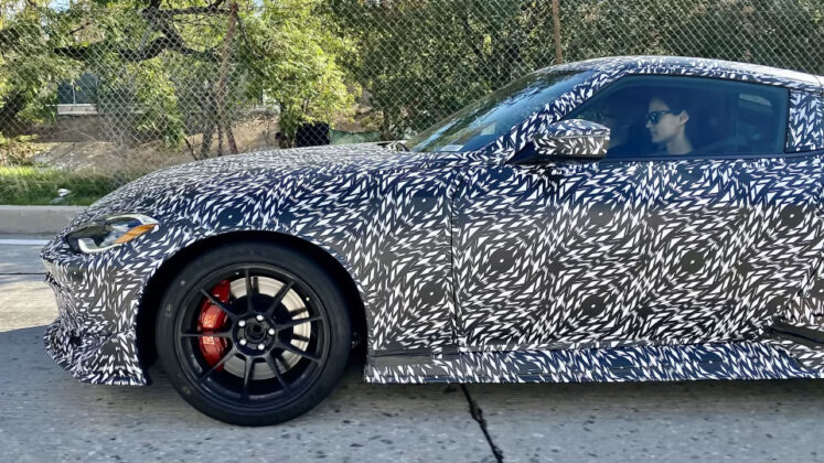 Nissan Z Nismo yandan g&ouml;r&uuml;n&uuml;m