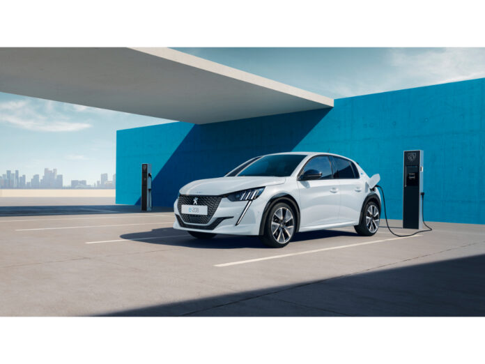 PEUGEOT e-208