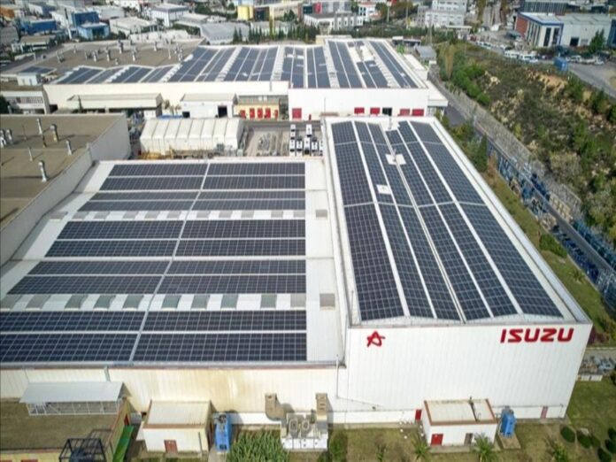 Anadolu Isuzu 20 Bininci Aracını İhraç Etti