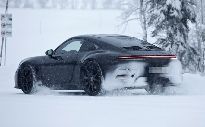Porsche 911 arkadan g&ouml;r&uuml;n&uuml;m