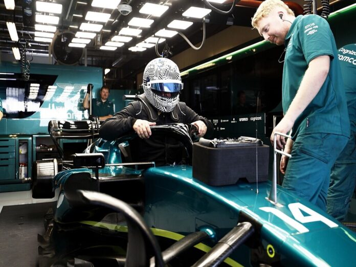 Mercedes ve Aston Martin Şubat'ta Piste Çıkacak