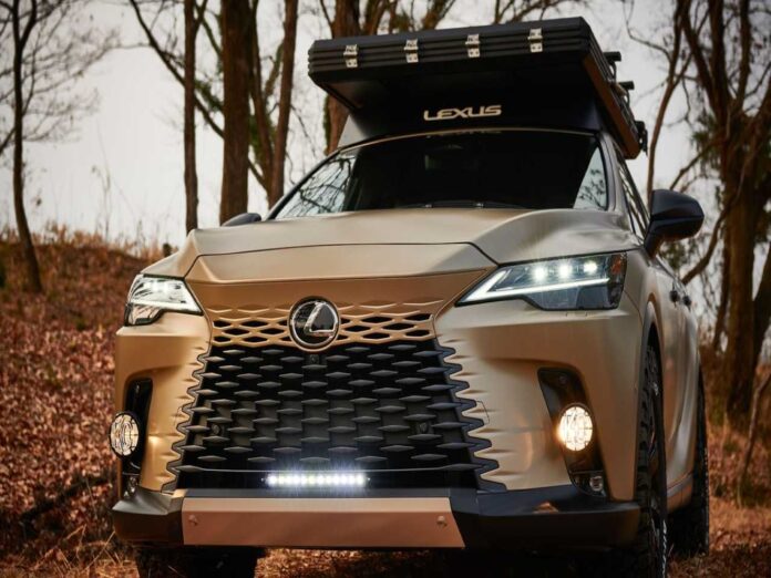 Lexus Yeni Modelleriyle Tokyo'daki Fuarda Sahnede